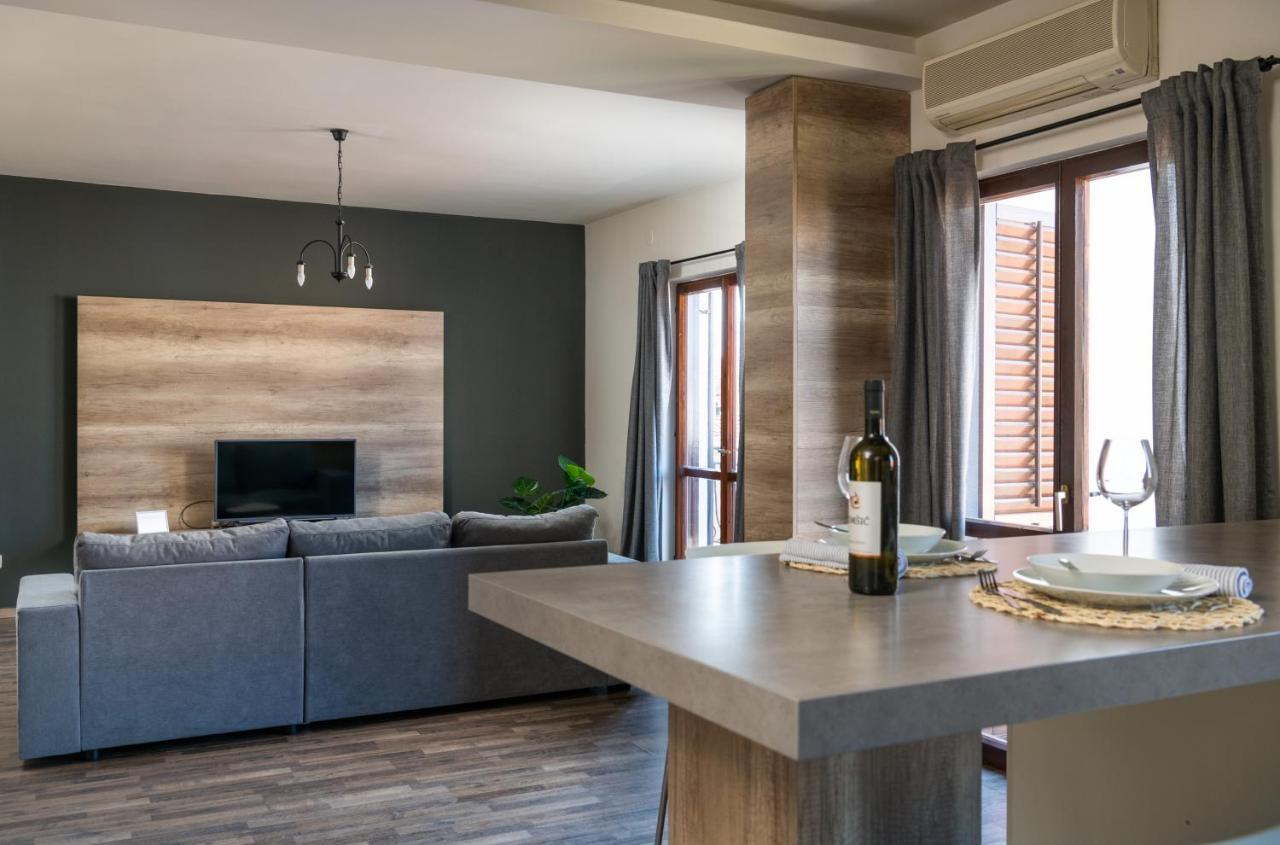 Amala Apartman Póla Kültér fotó
