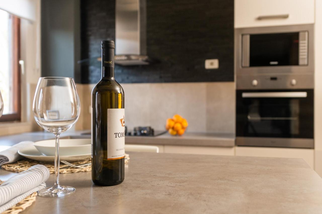 Amala Apartman Póla Kültér fotó